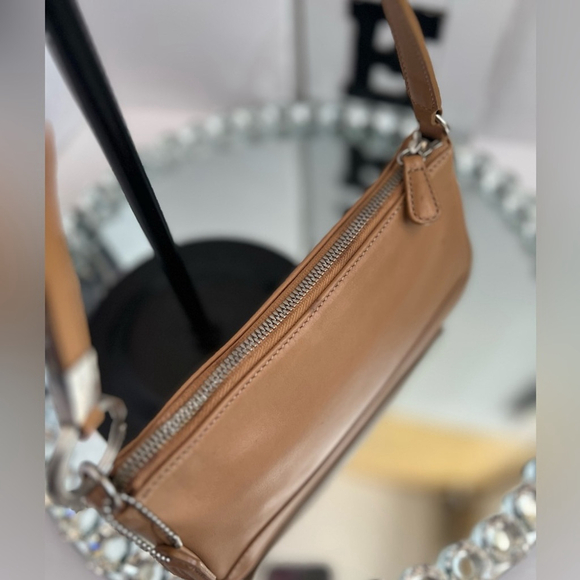 Coach vintage Hampton Demi Tan Leather shoulder bag 9" x 4.75" × 2.5"
6.5" - Picture 6 of 11